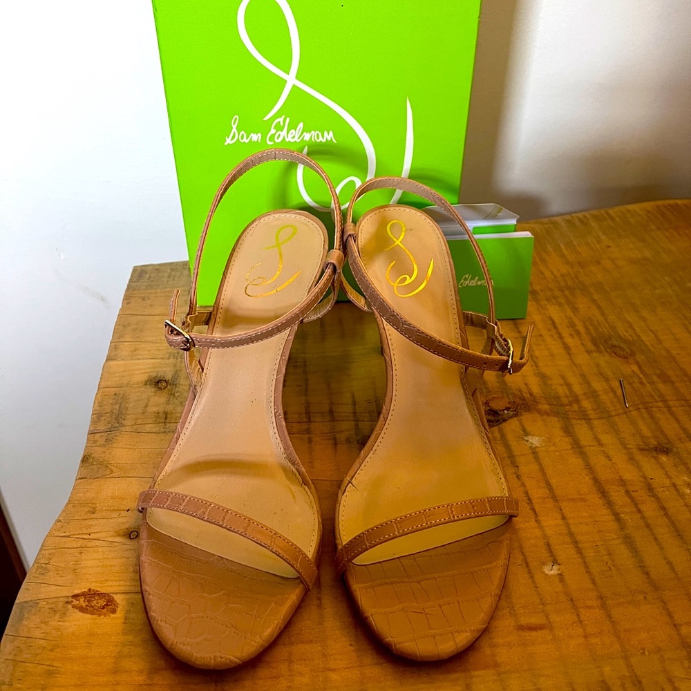Sam Edelman Doran Maple Crocodile 4” open toed high heels.